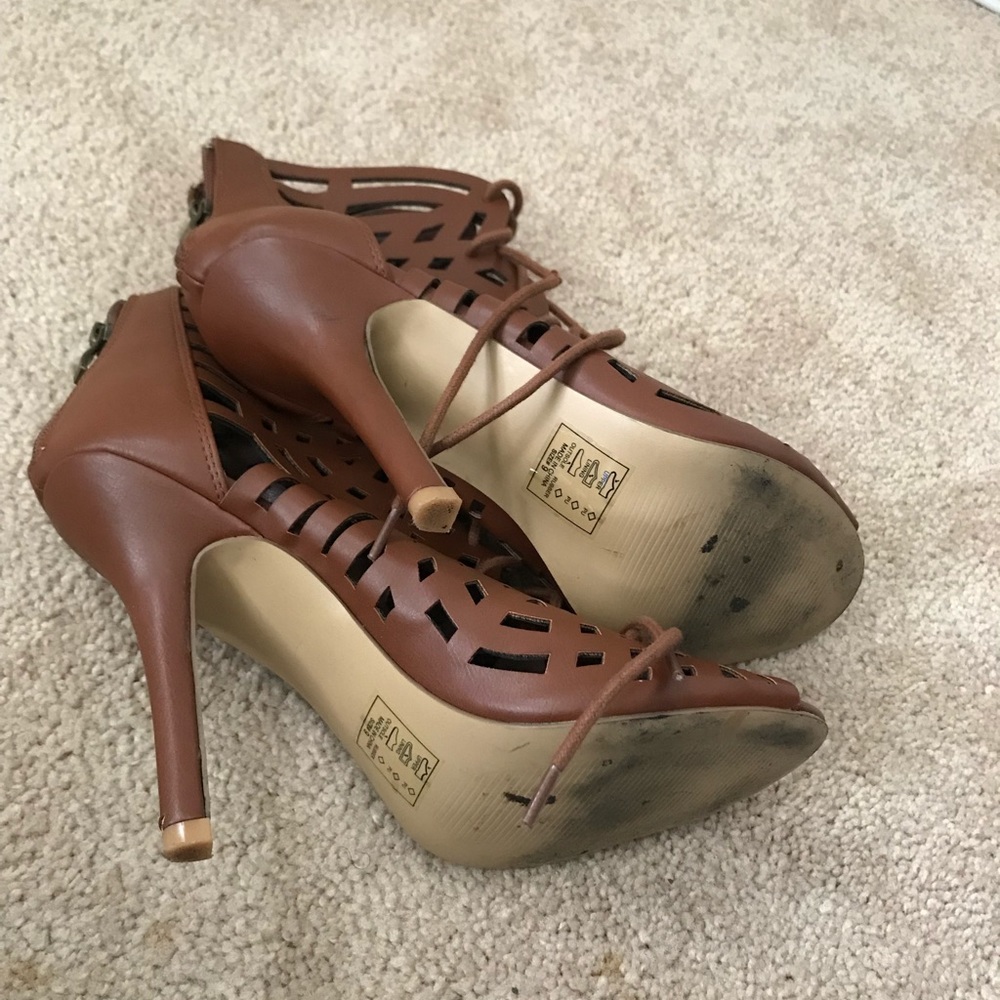 Sandals - Picture 3 of 4